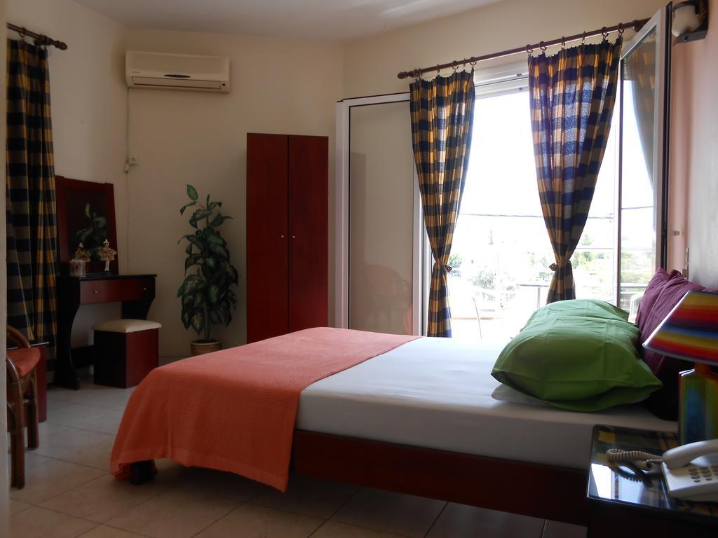 Hotel Neon Astron كامينا فورلا الغرفة الصورة