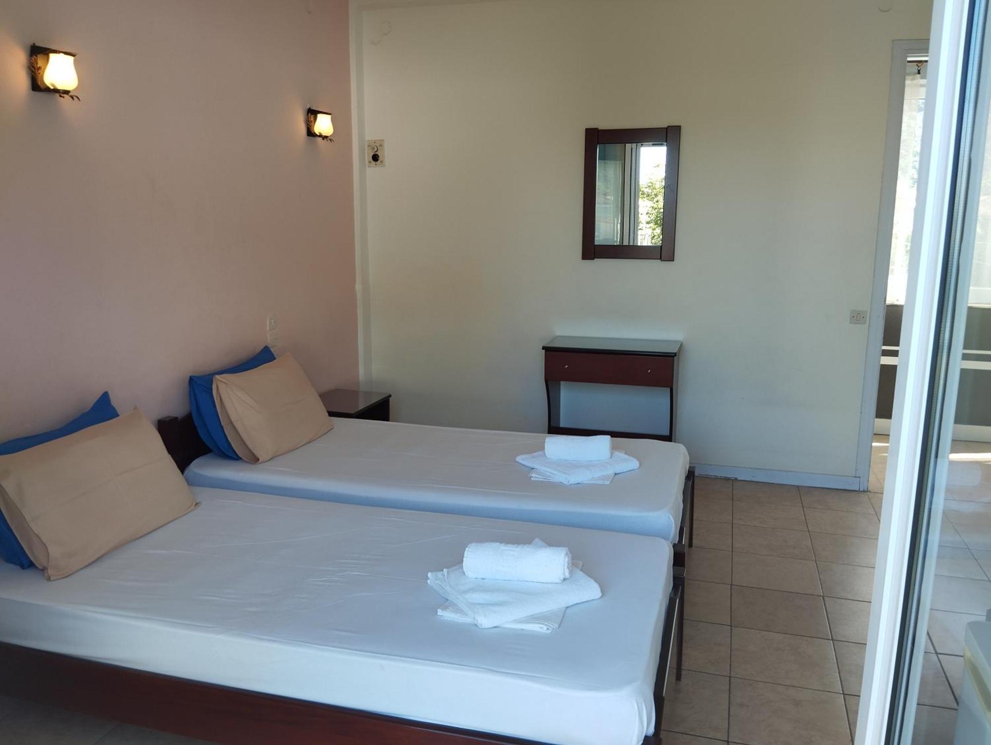 Hotel Neon Astron كامينا فورلا المظهر الخارجي الصورة
