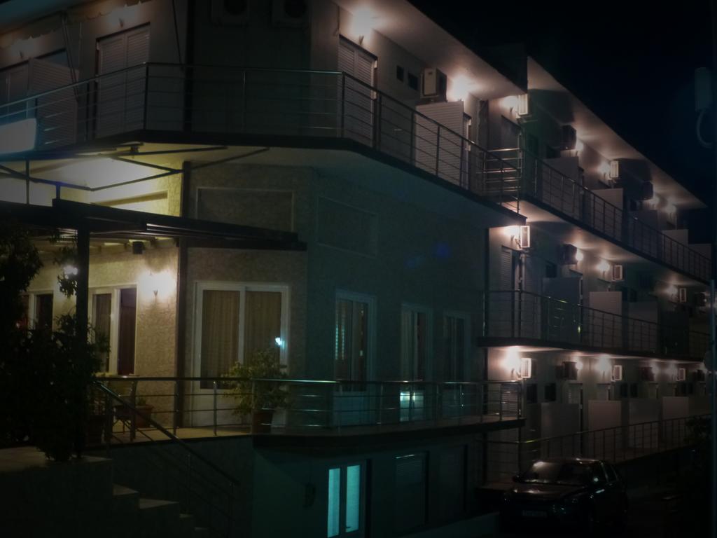 Hotel Neon Astron كامينا فورلا المظهر الخارجي الصورة